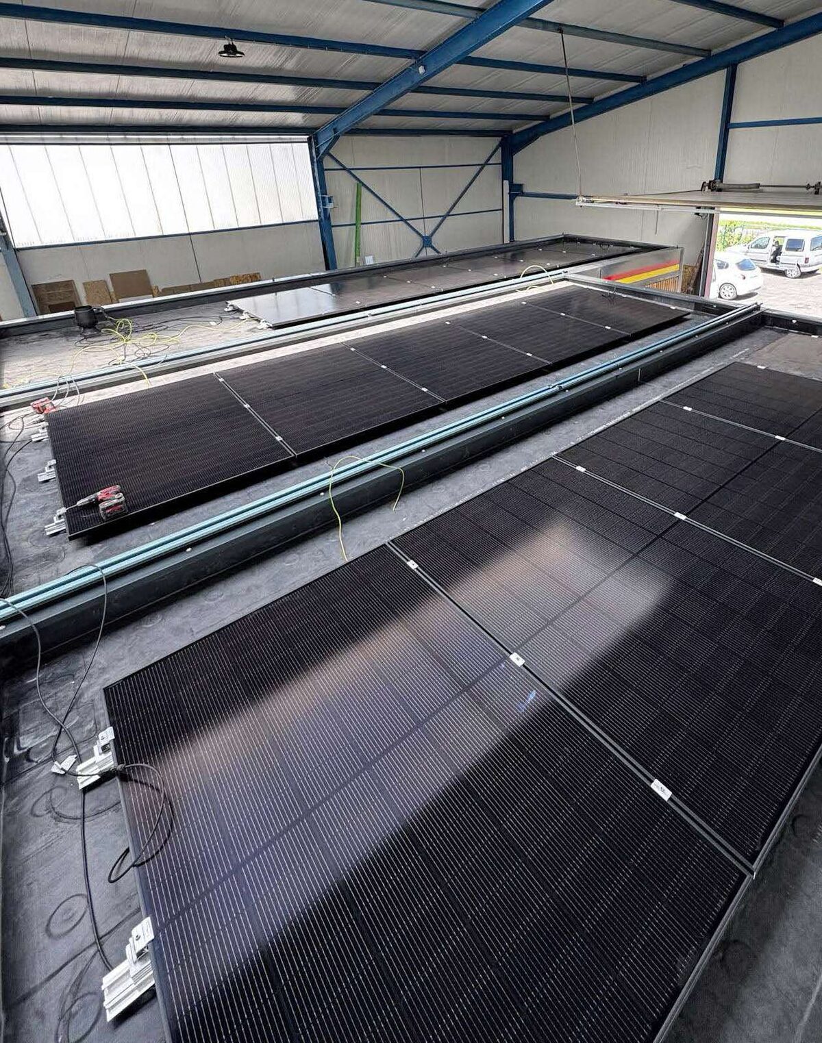 Panneaux photovoltaïques intégrés en couverture d'un module Hoummi