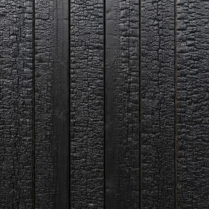 Lames de bois carbonisé, surface noire craquelée